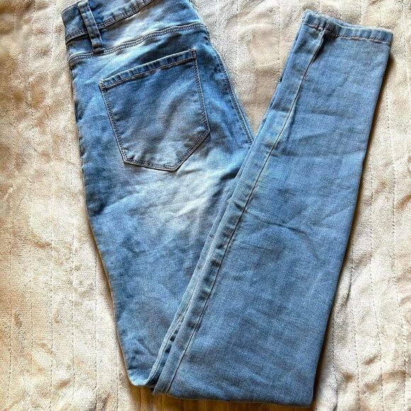 Slightly Ripped Light Blue Skinny Jeans - Picture 3 of 4